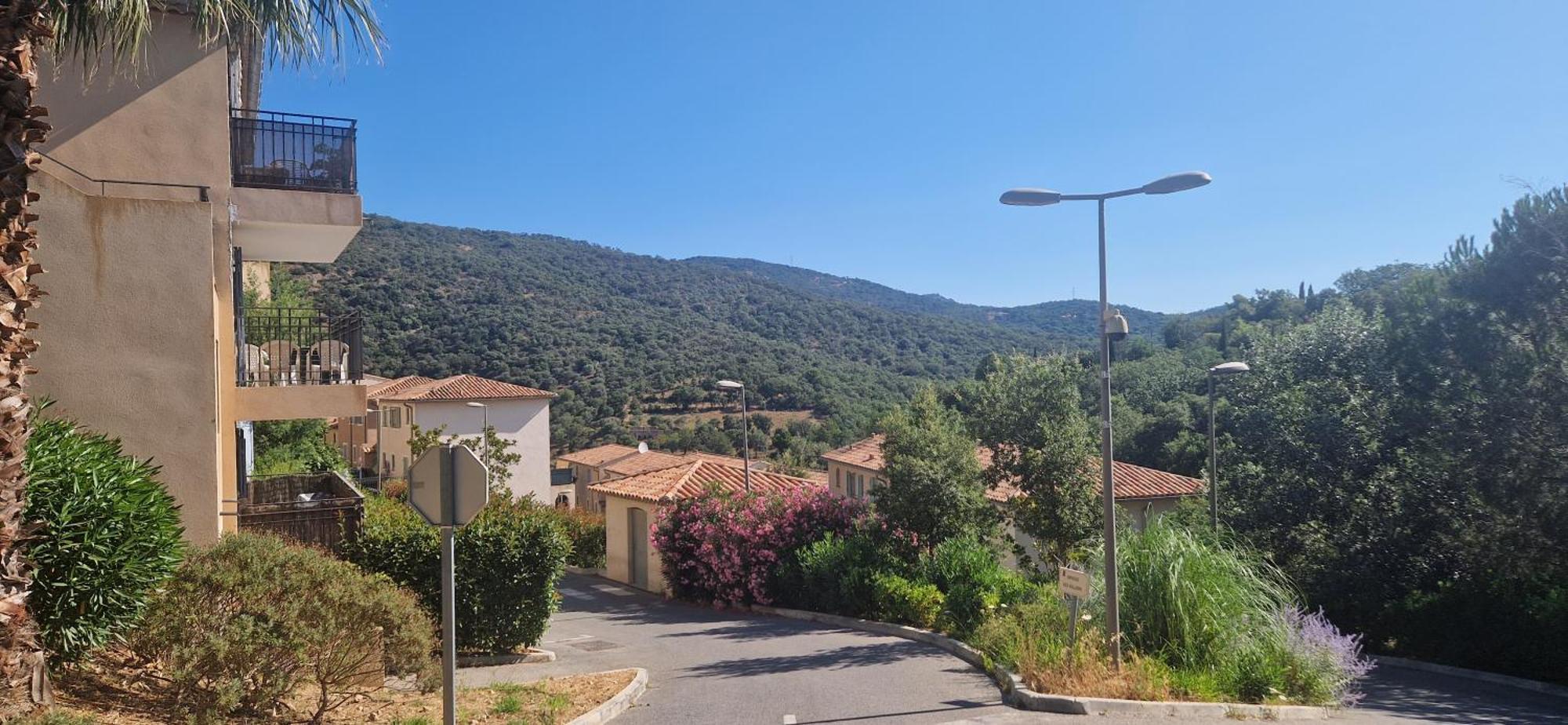 Clim, Parking, Wifi * Grimaud